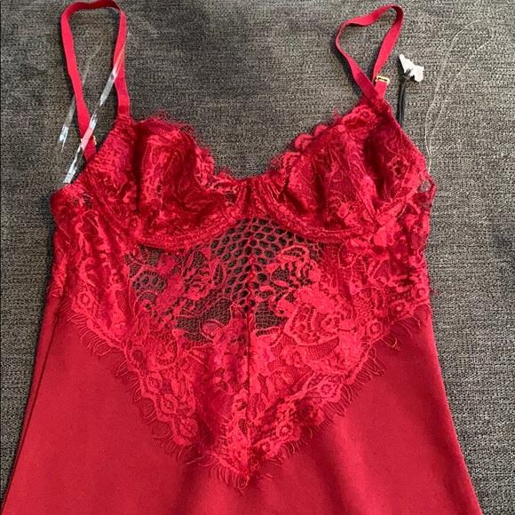 Red dress - Picture 3 of 5